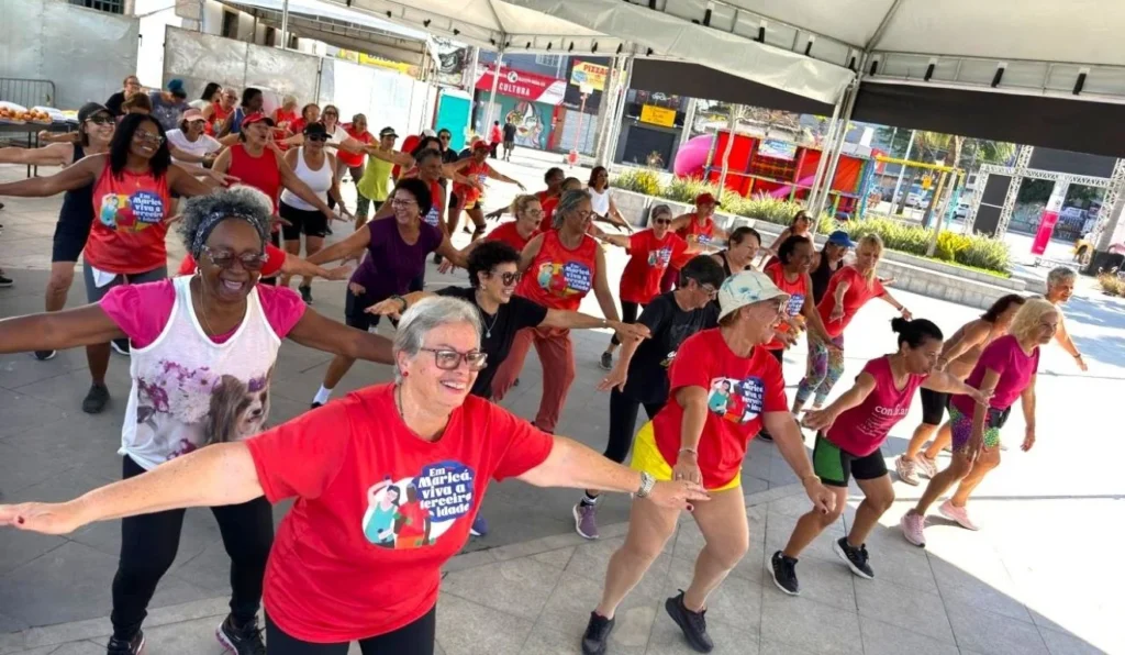 Aulão Idoso em Movimento reúne participantes no Centro de Maricá