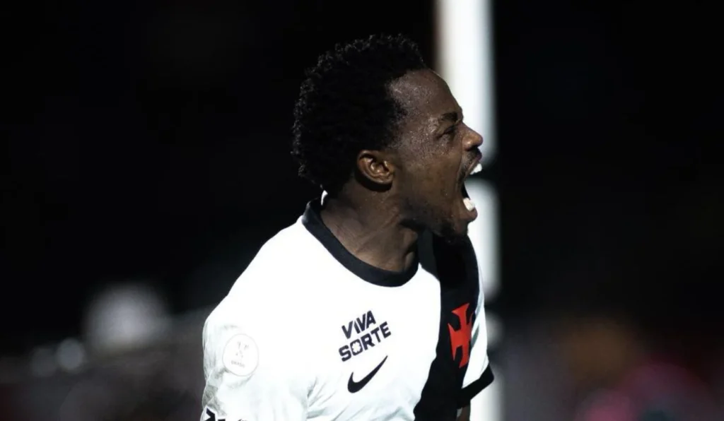 Vasco vence o Vitória no Barradão e avança à semifinal da Copa do Brasil